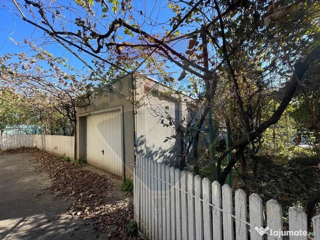 Casă / Vilă spațioasă cu curte generoasă în Urlați 