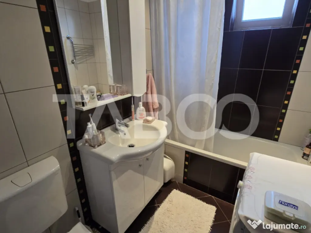 Apartament de vanzare 64mp 3 camere decomandate si balcon Tu