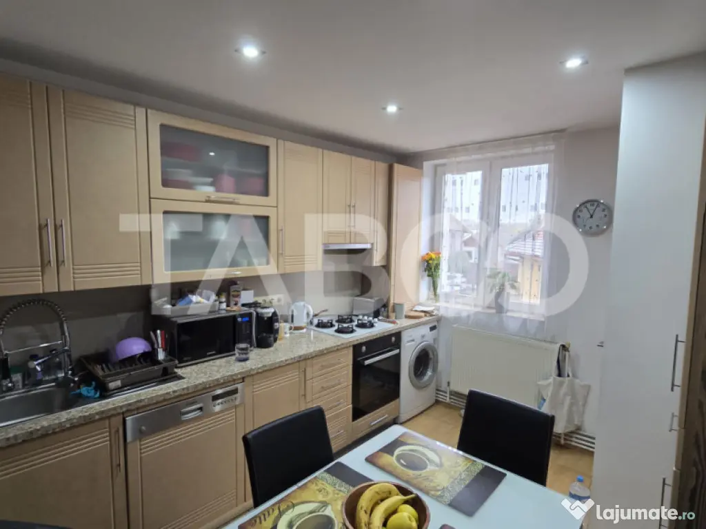 Apartament de vanzare 64mp 3 camere decomandate si balcon Tu