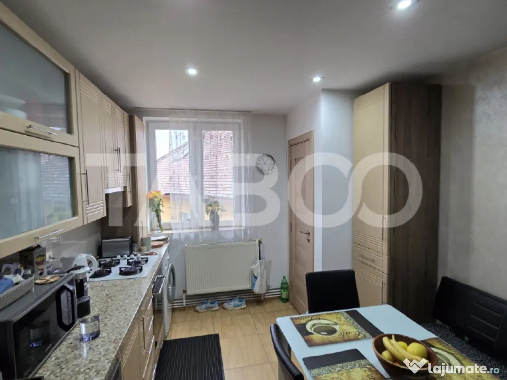 Apartament de vanzare 64mp 3 camere decomandate si balcon Tu