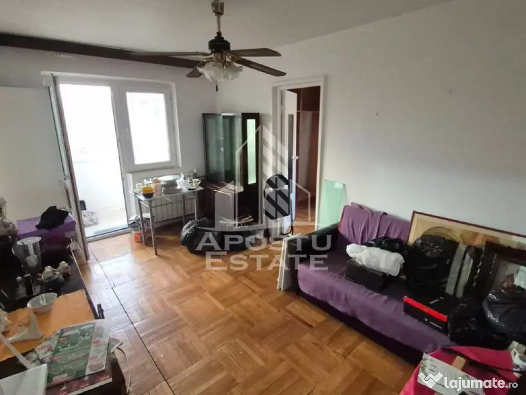 Apartament cu 3 camere, balcon, zona Sagului