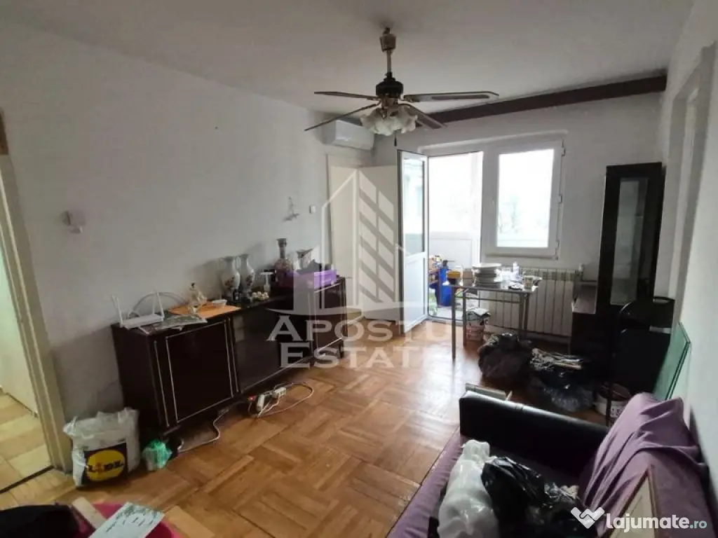 Apartament cu 3 camere, balcon, zona Sagului