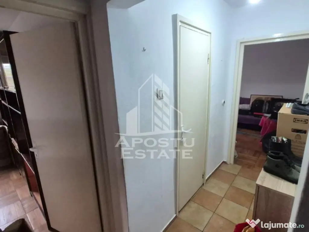 Apartament cu 3 camere, balcon, zona Sagului