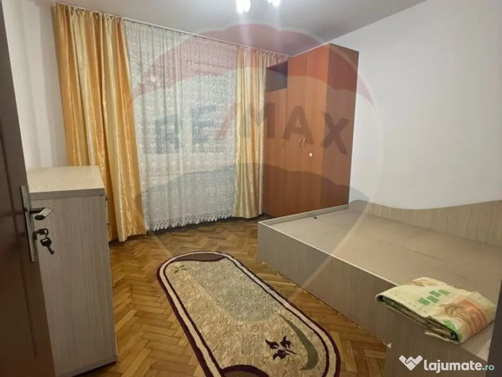 Apartament cu 3 camere de închiriat în zona Central