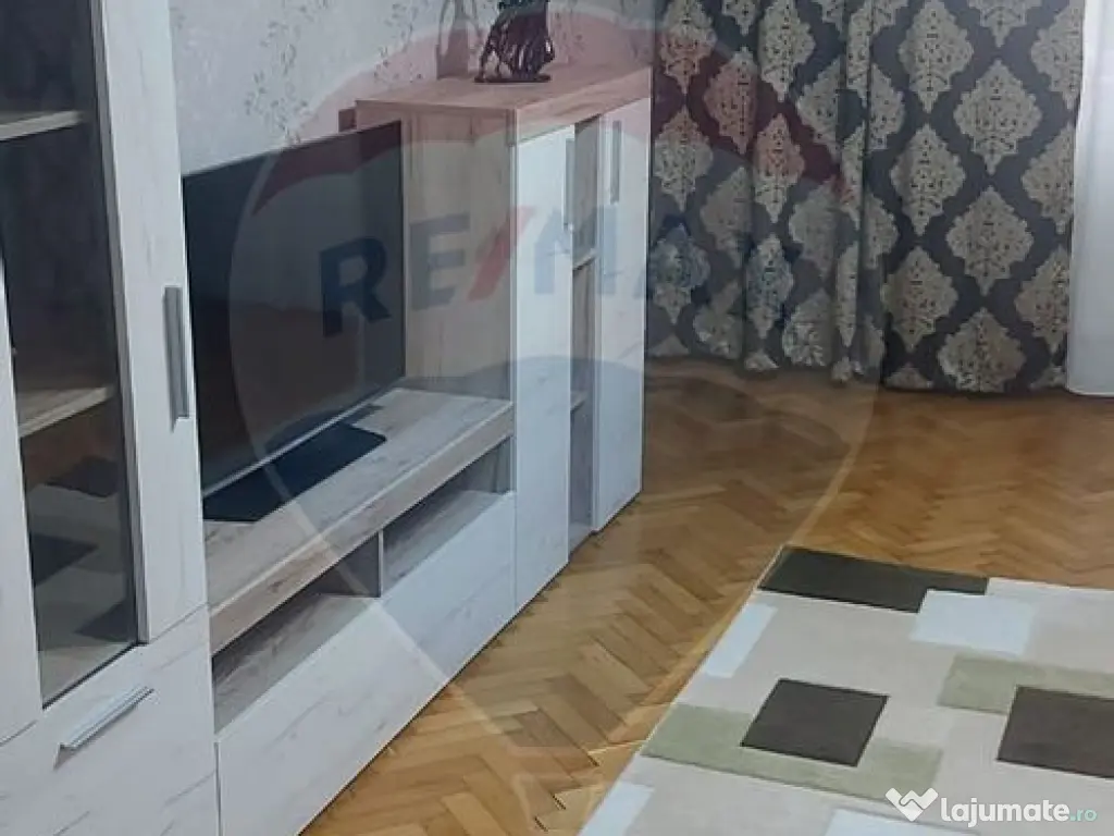 Apartament cu 3 camere de închiriat în zona Central