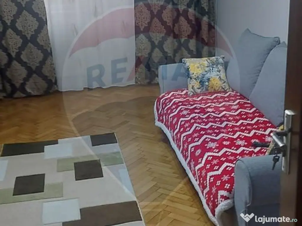 Apartament cu 3 camere de închiriat în zona Central