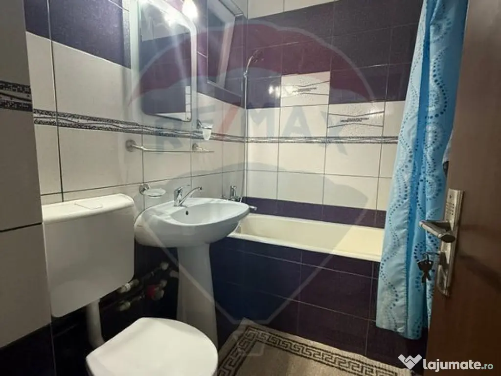 Apartament cu 3 camere de închiriat în zona Central