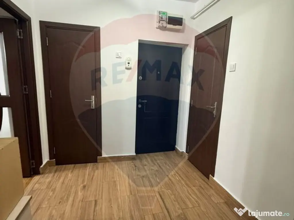 Apartament cu 3 camere de închiriat în zona Central