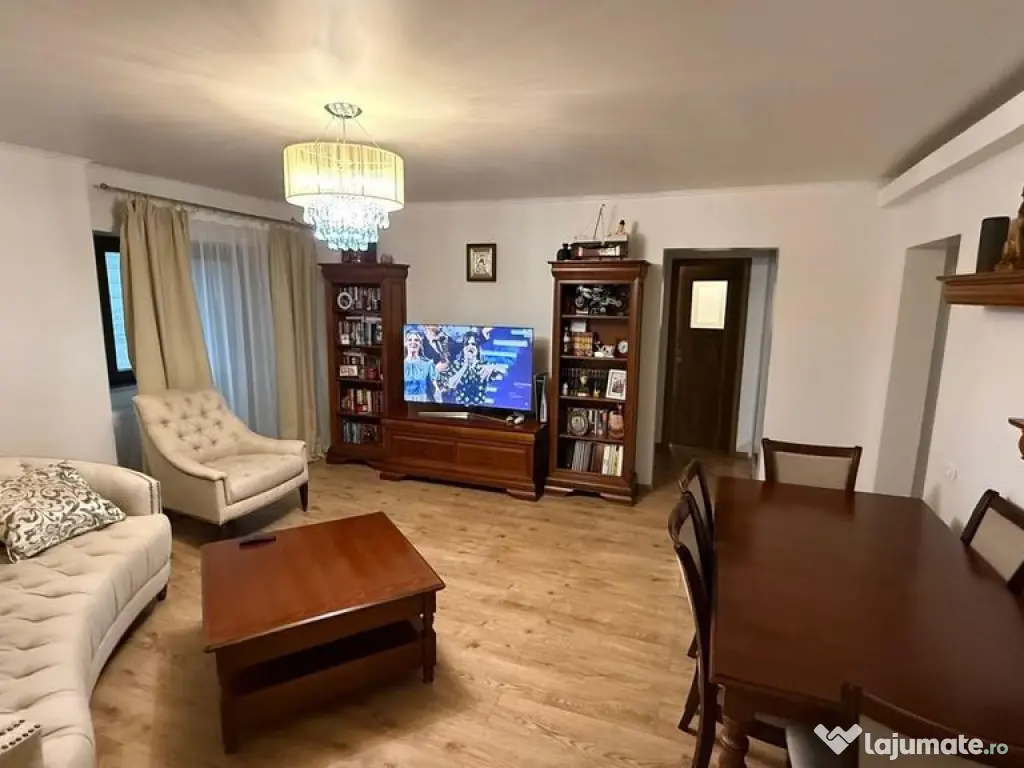 Apartament 3 camere Casa de Cultura