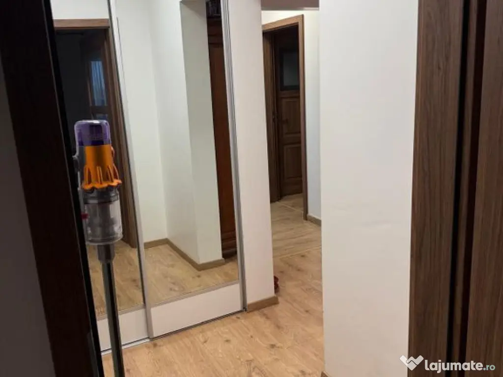 Apartament 3 camere Casa de Cultura