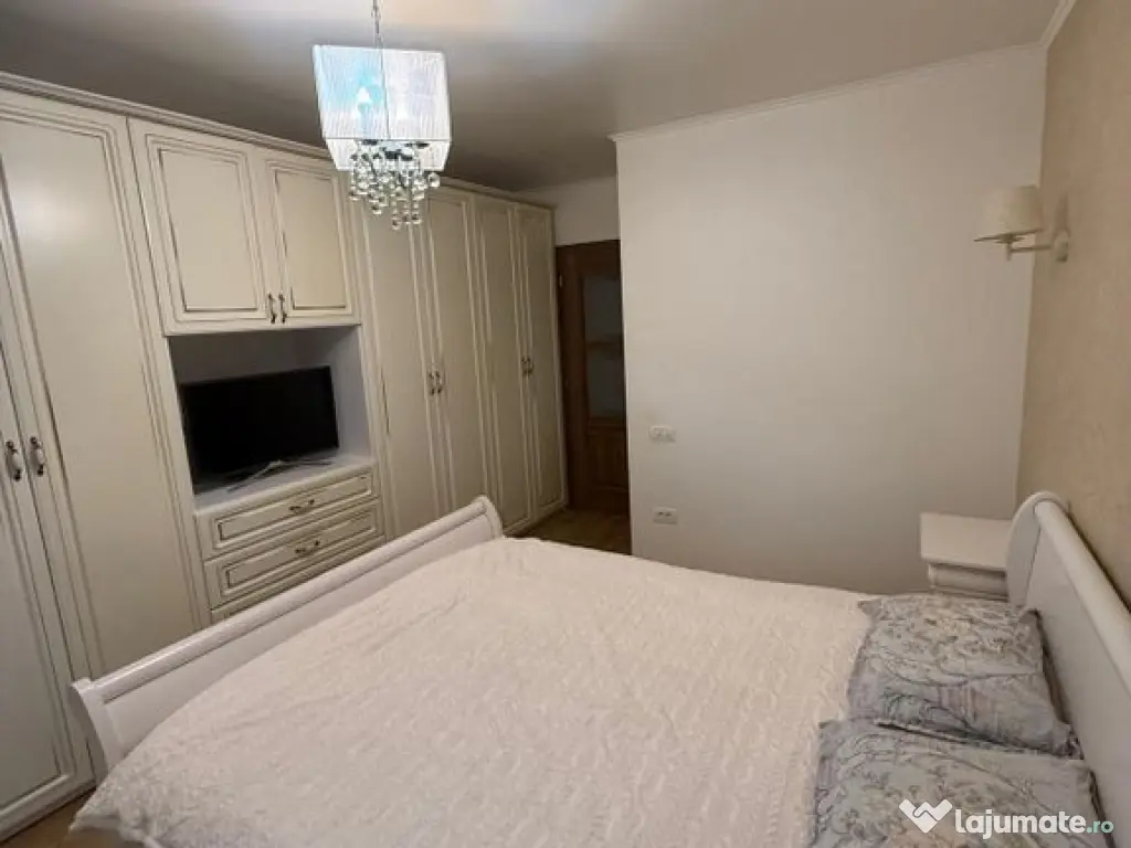 Apartament 3 camere Casa de Cultura