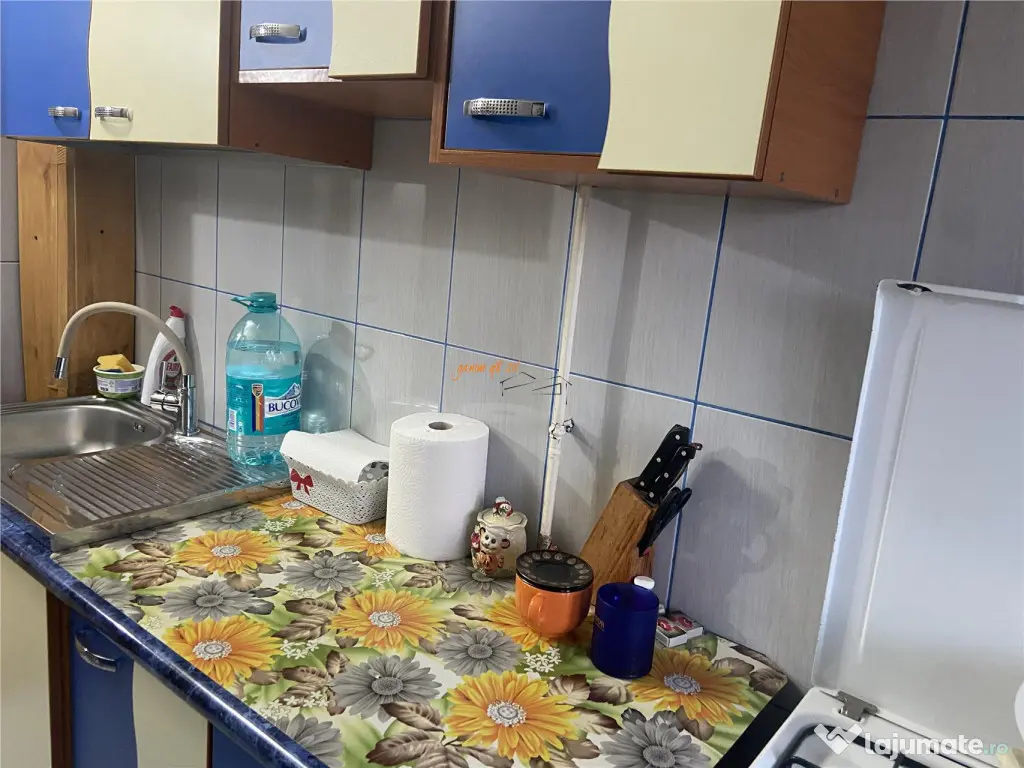 Apartament 3 camere , zona cartier Sud ,et 2/4 , decomandat