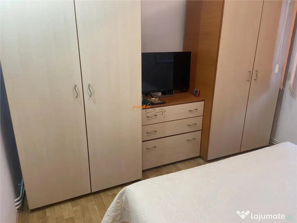 Apartament 3 camere , zona cartier Sud ,et 2/4 , decomandat