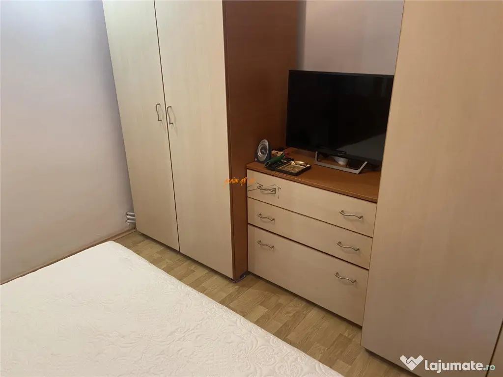 Apartament 3 camere , zona cartier Sud ,et 2/4 , decomandat