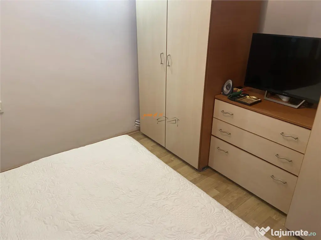 Apartament 3 camere , zona cartier Sud ,et 2/4 , decomandat