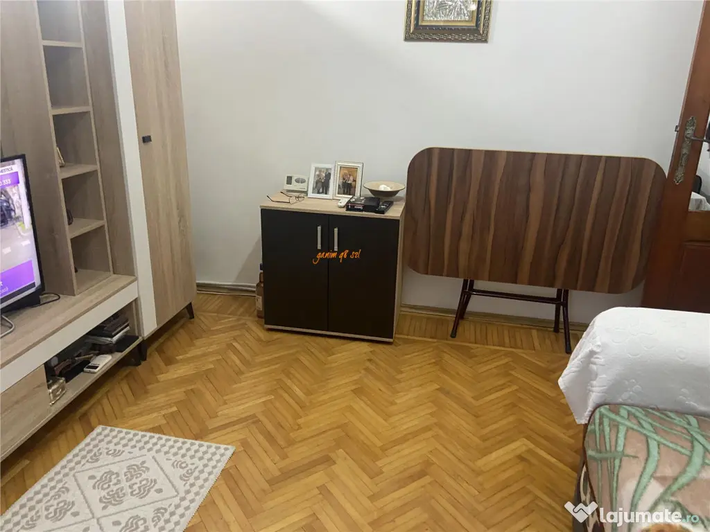 Apartament 3 camere , zona cartier Sud ,et 2/4 , decomandat