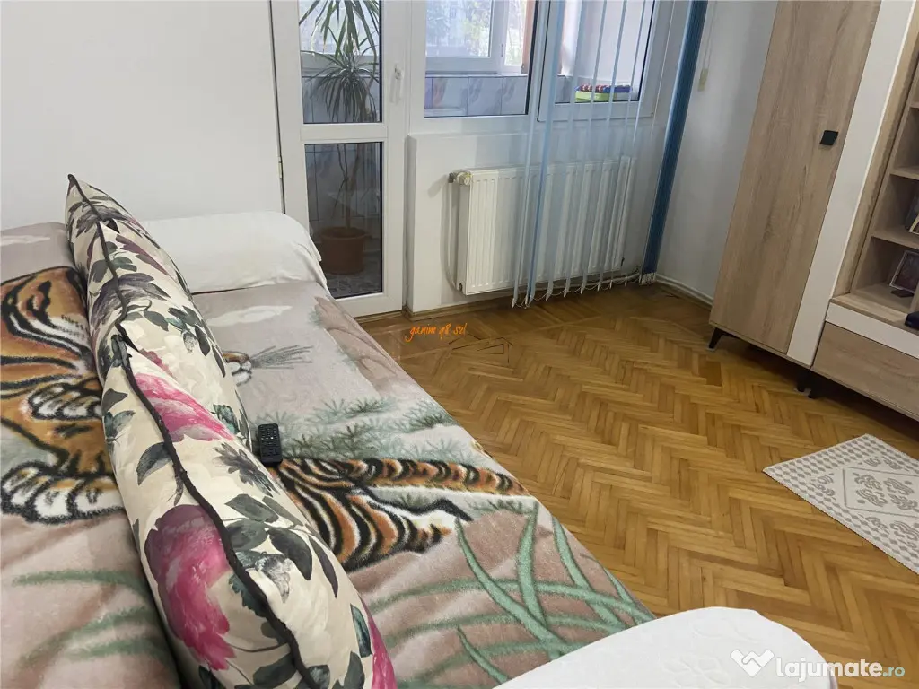 Apartament 3 camere , zona cartier Sud ,et 2/4 , decomandat