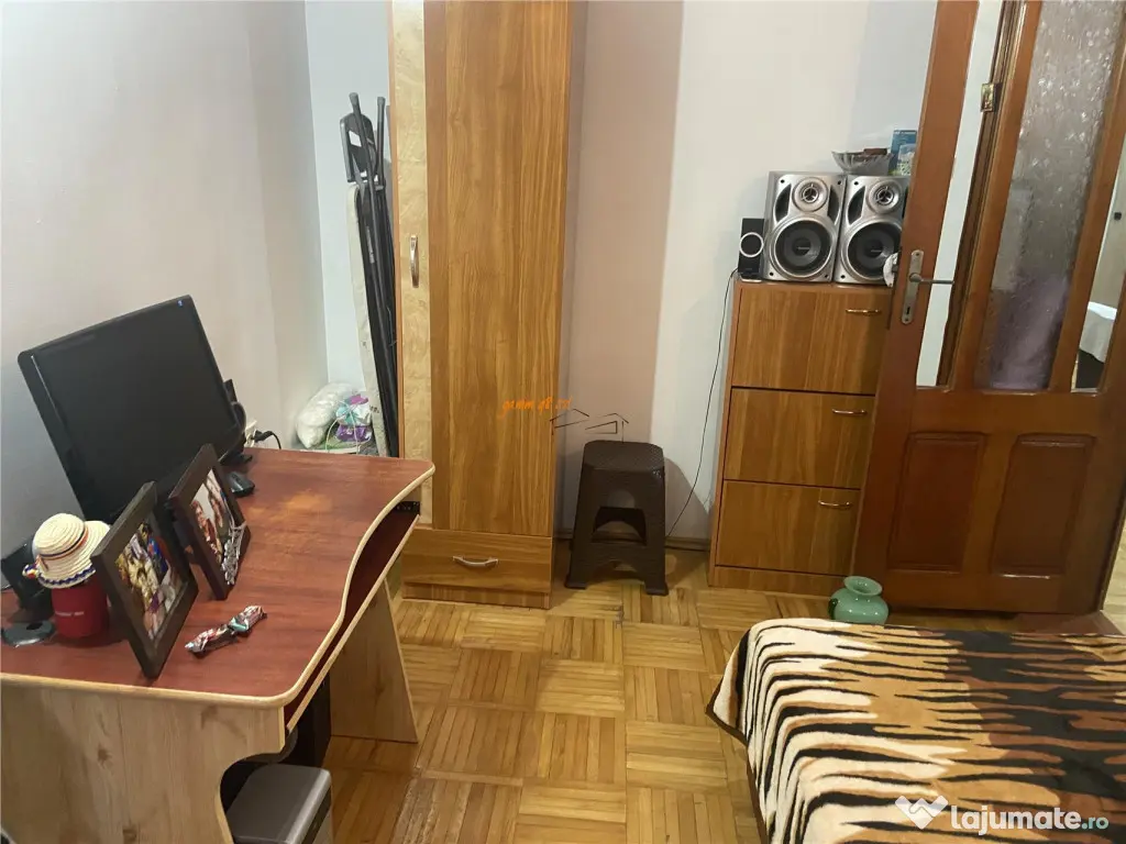 Apartament 3 camere , zona cartier Sud ,et 2/4 , decomandat