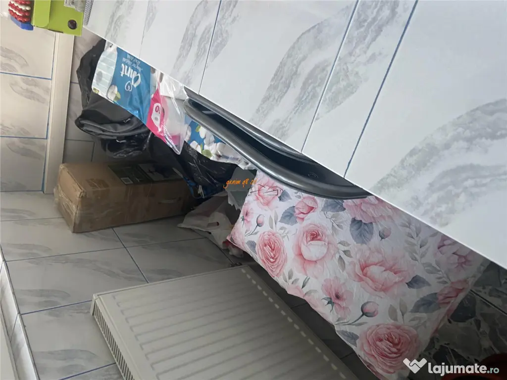 Apartament 3 camere , zona cartier Sud ,et 2/4 , decomandat