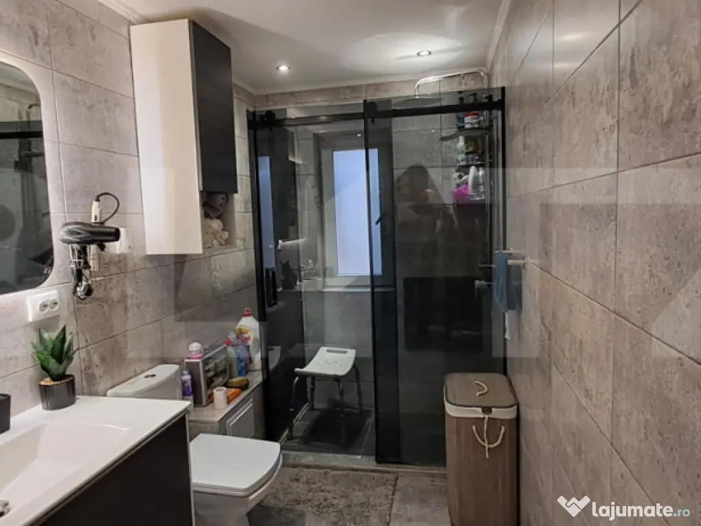 Apartament cu 3 camere, 68 mp, zona Eroilor, cu balcon inchi