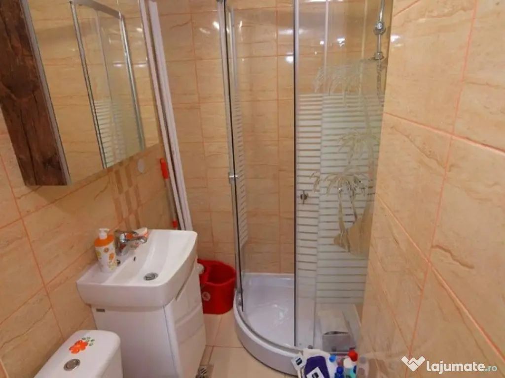 Garsoniera de vanzare zona Regie 