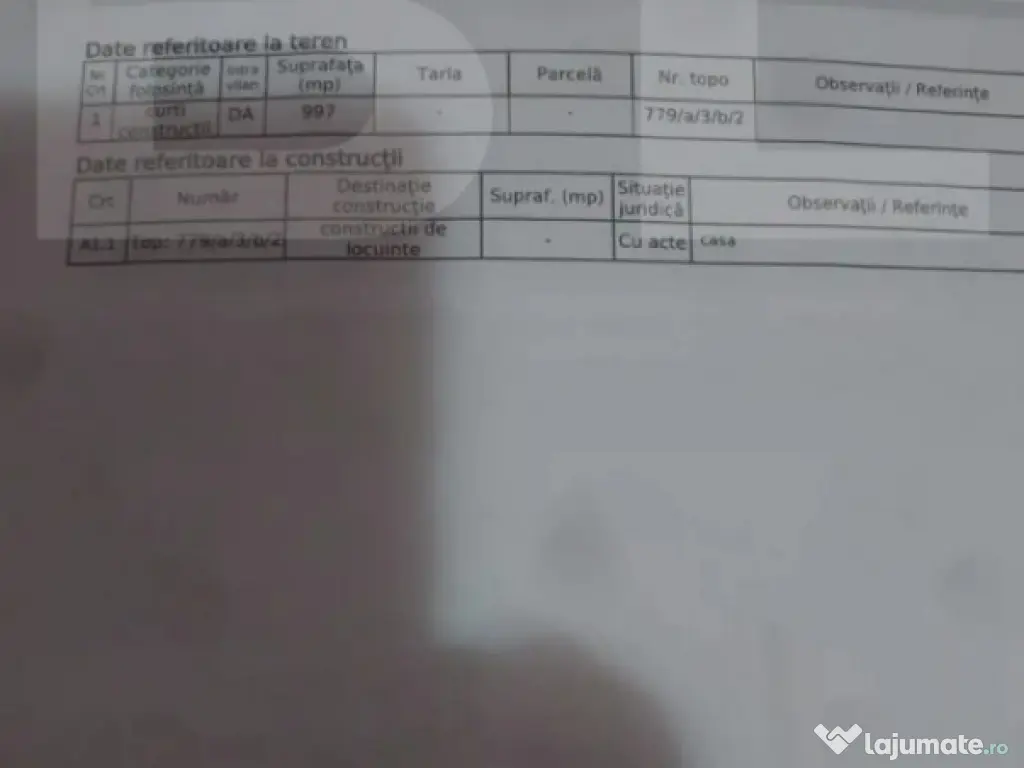 Casă de vânzare într-o zonă liniștită, sus pe deal, cu