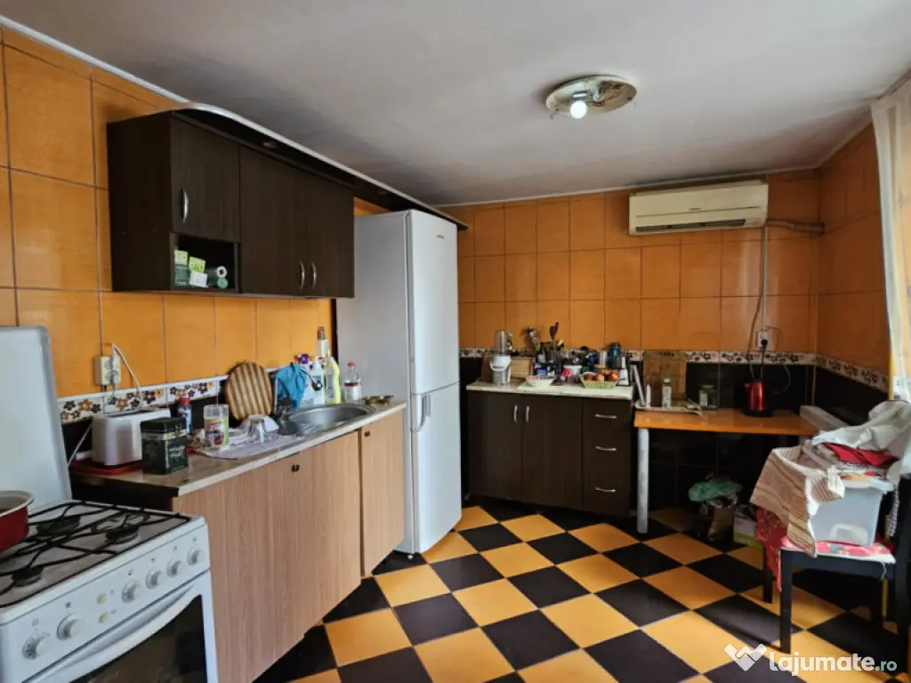 Casa curte- Metrou Pieptanari 