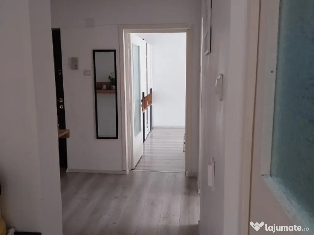 Apartament 3 camere Craiter,renovat 145000 Euro 