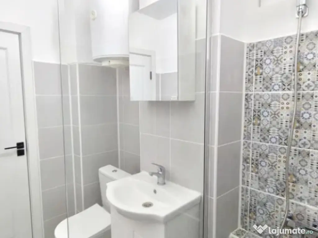 Garsoniera decomandat - zona Noua