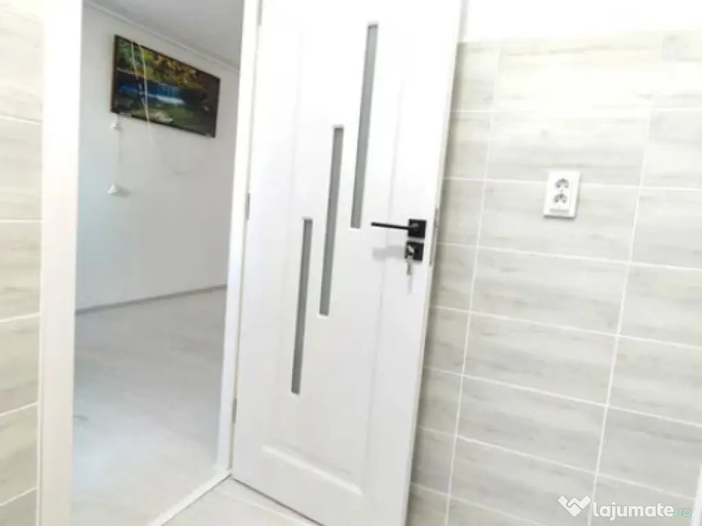 Garsoniera decomandat - zona Noua