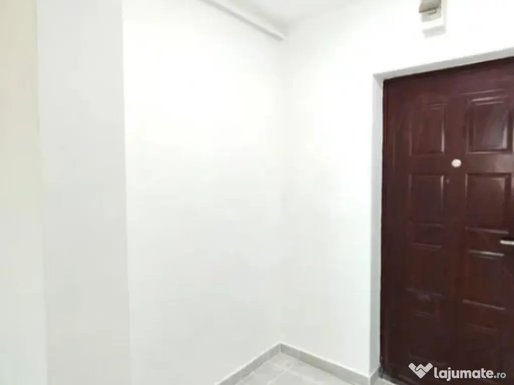 Garsoniera decomandat - zona Noua