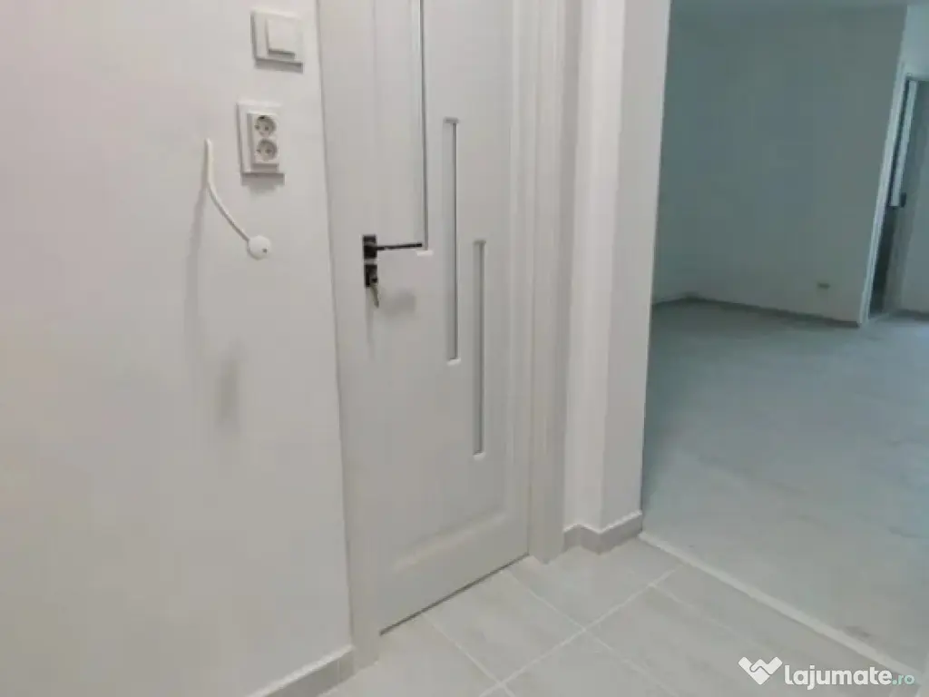 Garsoniera decomandat - zona Noua