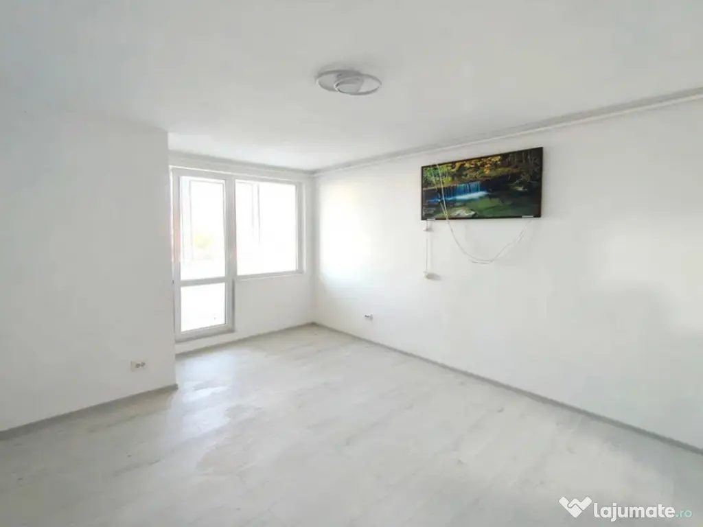 Garsoniera decomandat - zona Noua