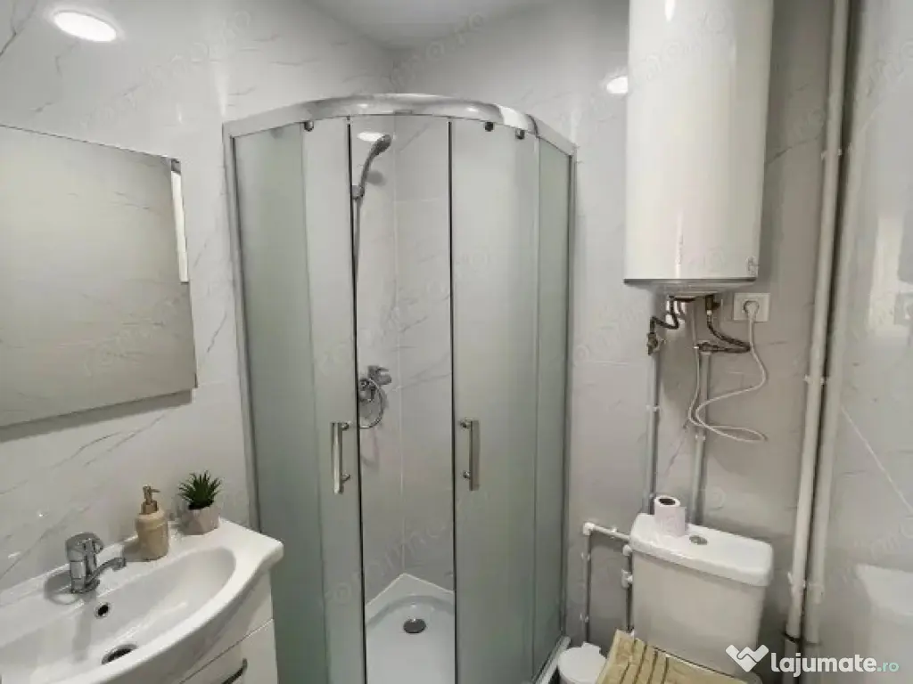 Garsoniera in zona Titan