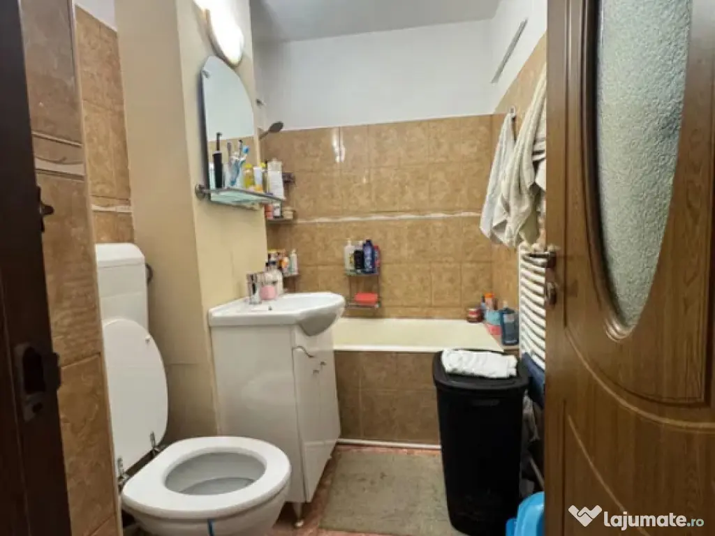 Apartament Cu 3 Camere Semidecomandate Etajul 1 - Zona George Enescu 