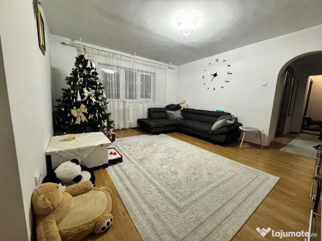 Apartament Cu 3 Camere Semidecomandate Etajul 1 - Zona George Enescu 