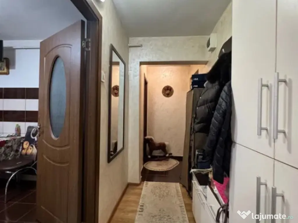 Apartament Cu 3 Camere Semidecomandate Etajul 1 - Zona George Enescu 