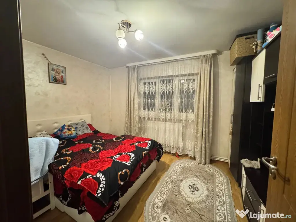 Apartament Cu 3 Camere Semidecomandate Etajul 1 - Zona George Enescu 