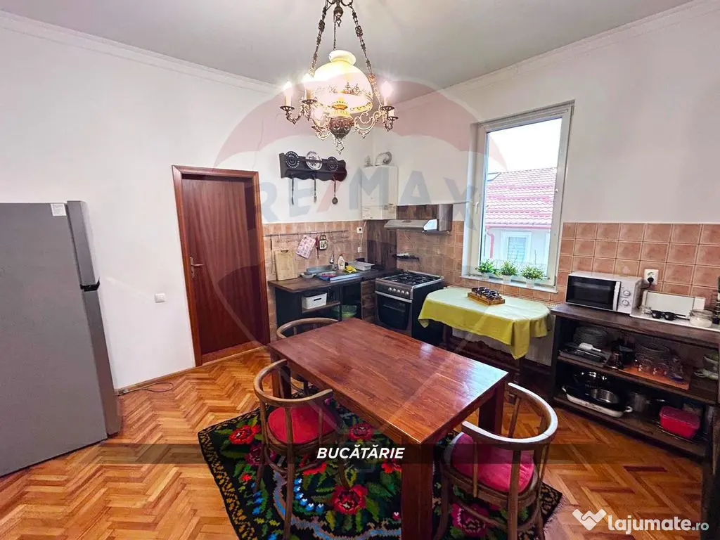 Apartament cu 3 camere de inchiriat-Centru Istoric