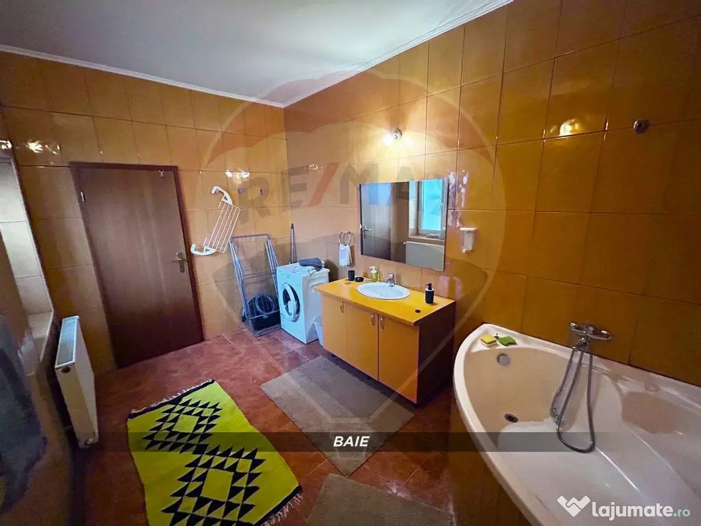 Apartament cu 3 camere de inchiriat-Centru Istoric