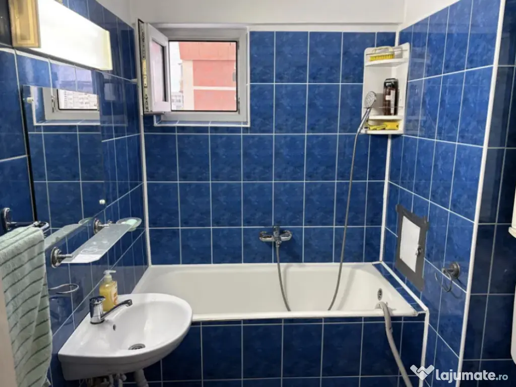 Apartament 4 camere, semidecomandat - zona Garii