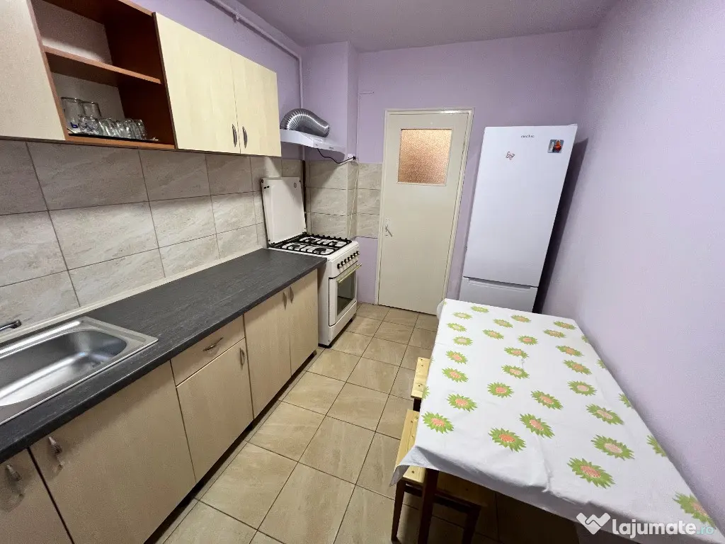 INCHIRIEZ apartament 2 camere semidecomandat, zona Mihai Viteazul 