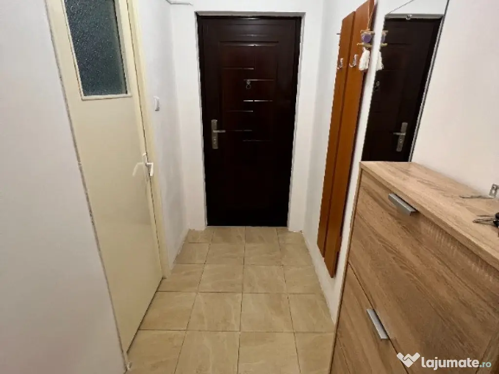 INCHIRIEZ apartament 2 camere semidecomandat, zona Mihai Viteazul 