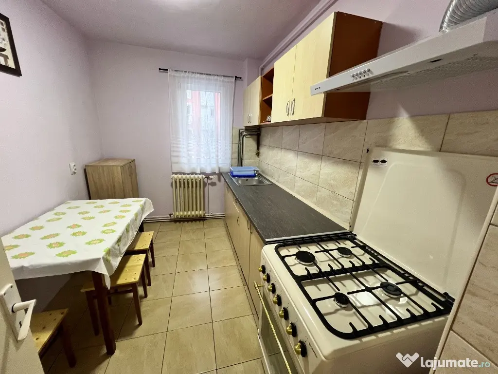 INCHIRIEZ apartament 2 camere semidecomandat, zona Mihai Viteazul