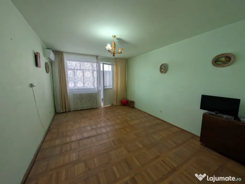 Decomandat, etaj intermediar - 2 camere - spatios 