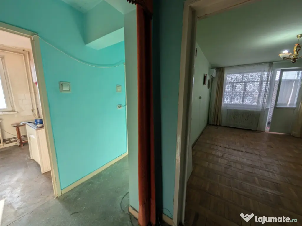 Decomandat, etaj intermediar - 2 camere - spatios 