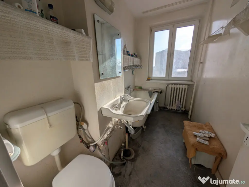 Decomandat, etaj intermediar - 2 camere - spatios 