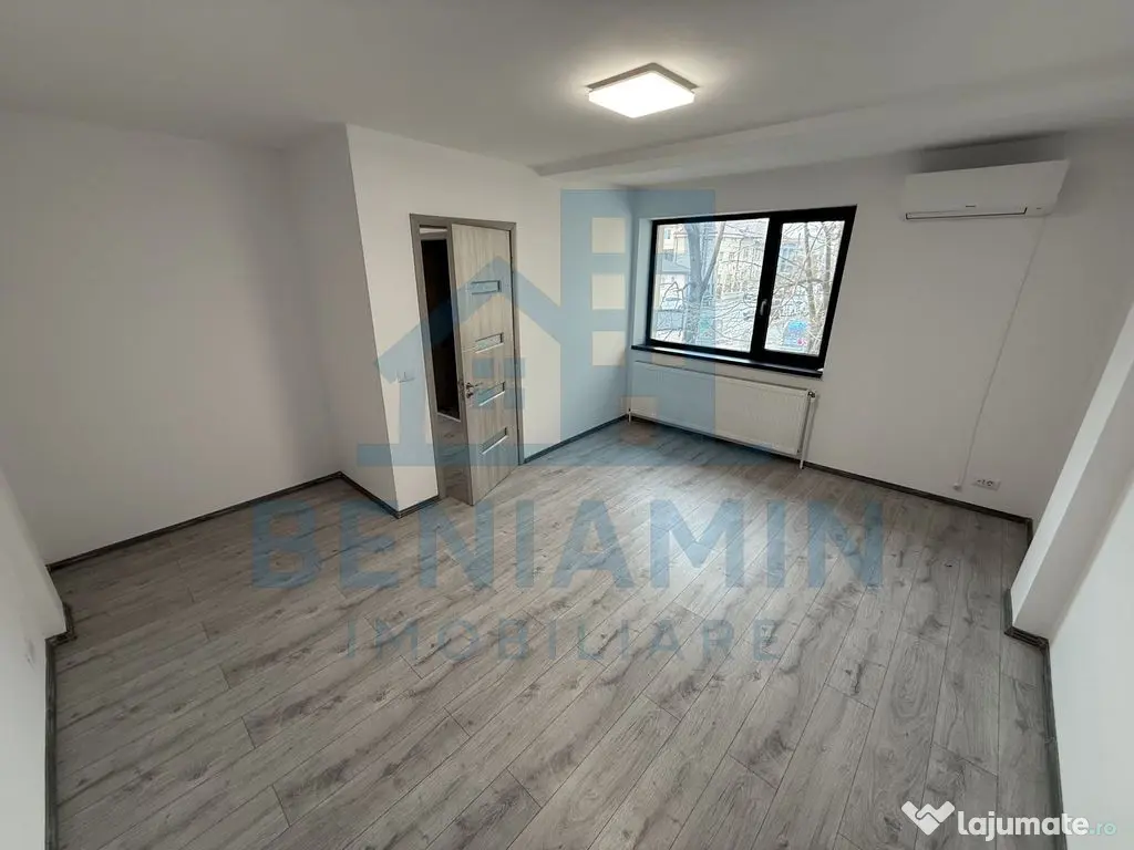 Spatiu Central - Nanterre - 111mp - trafic pietonal - Dis...
