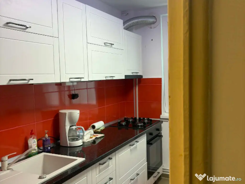 Apartament e 3 camere zona B-dul Victoriei, 