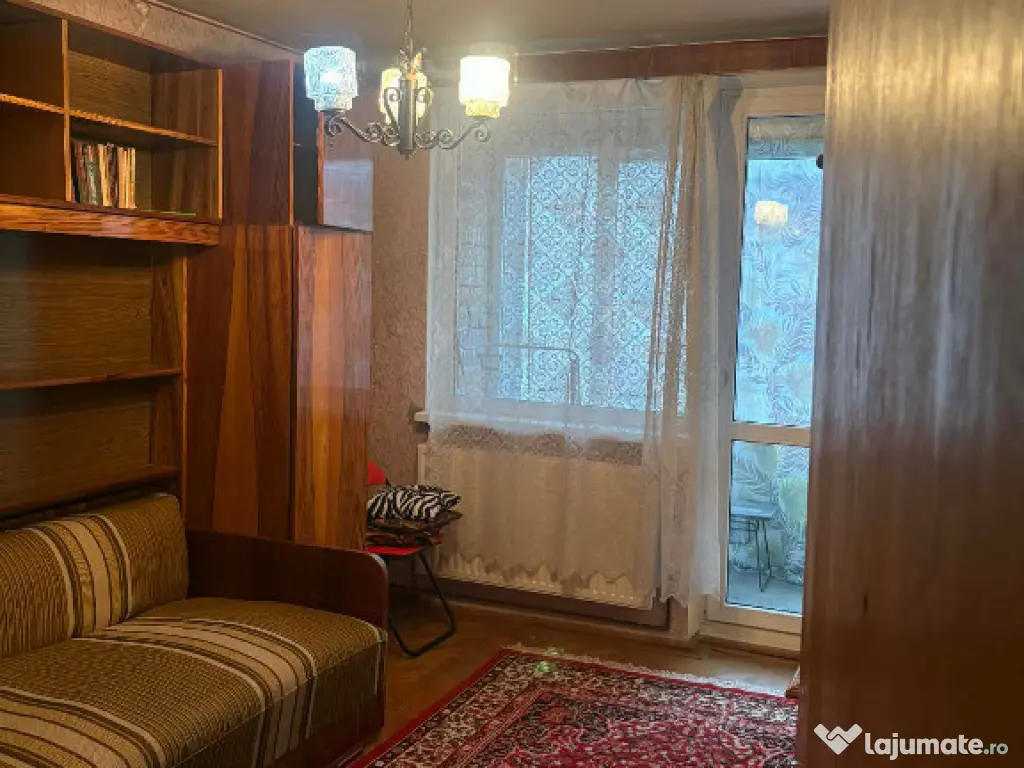 Apartament e 3 camere zona B-dul Victoriei, 